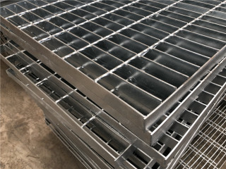 鋼格板與鍍鋅鋼格柵板的區(qū)別在哪? 鋼格板與鍍鋅鋼格柵板的區(qū)別在哪?